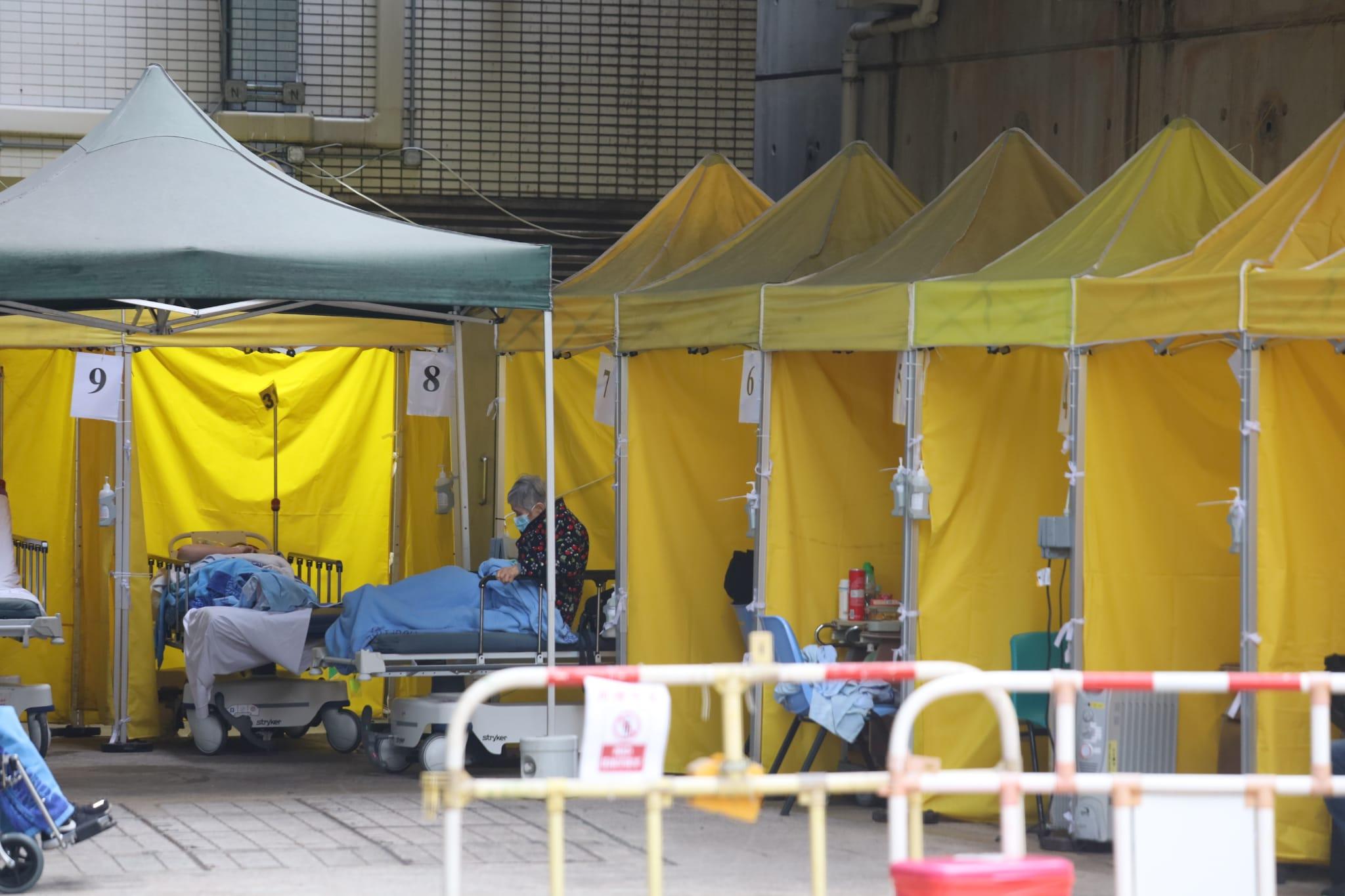 明愛醫院急症室新冠患者分流站。(鍾式明攝)