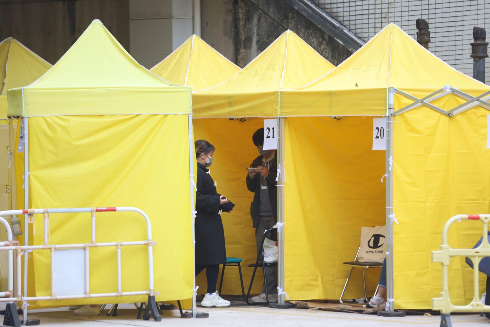 明愛醫院急症室新冠患者分流站。(鍾式明攝)