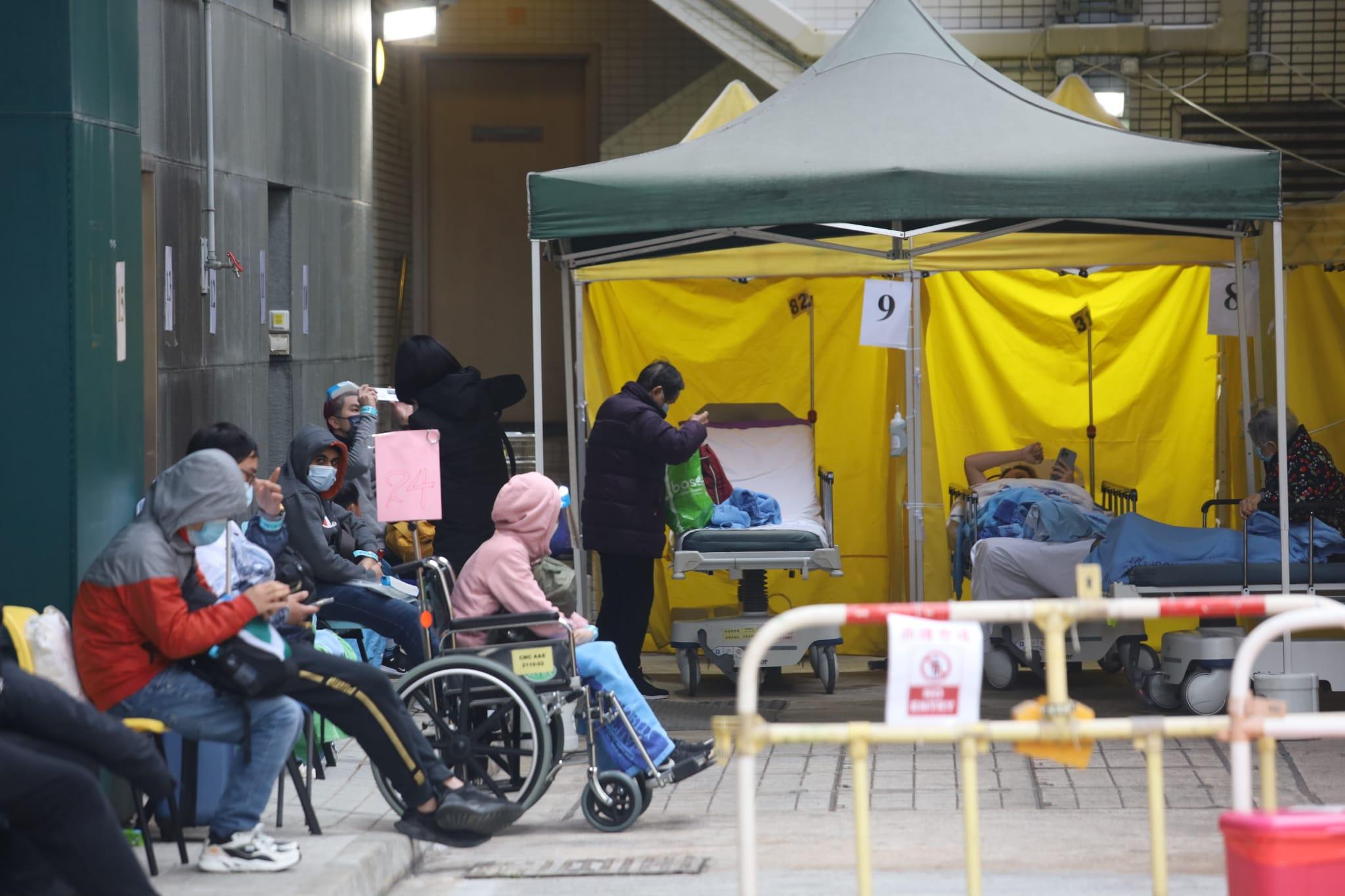 明愛醫院急症室新冠患者分流站。(鍾式明攝)