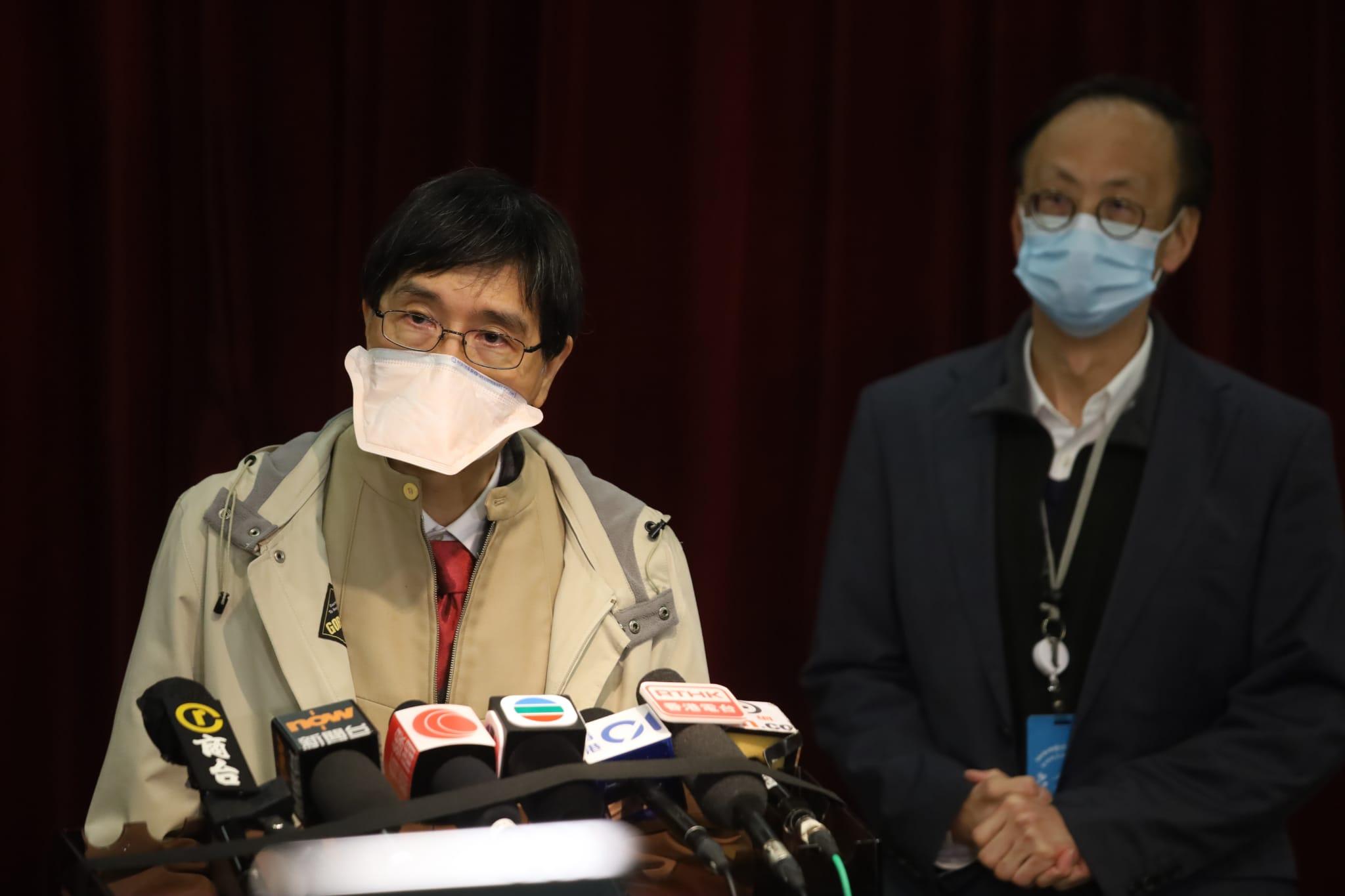 政府專家顧問袁國勇到明愛醫院視察。(鍾式明攝)