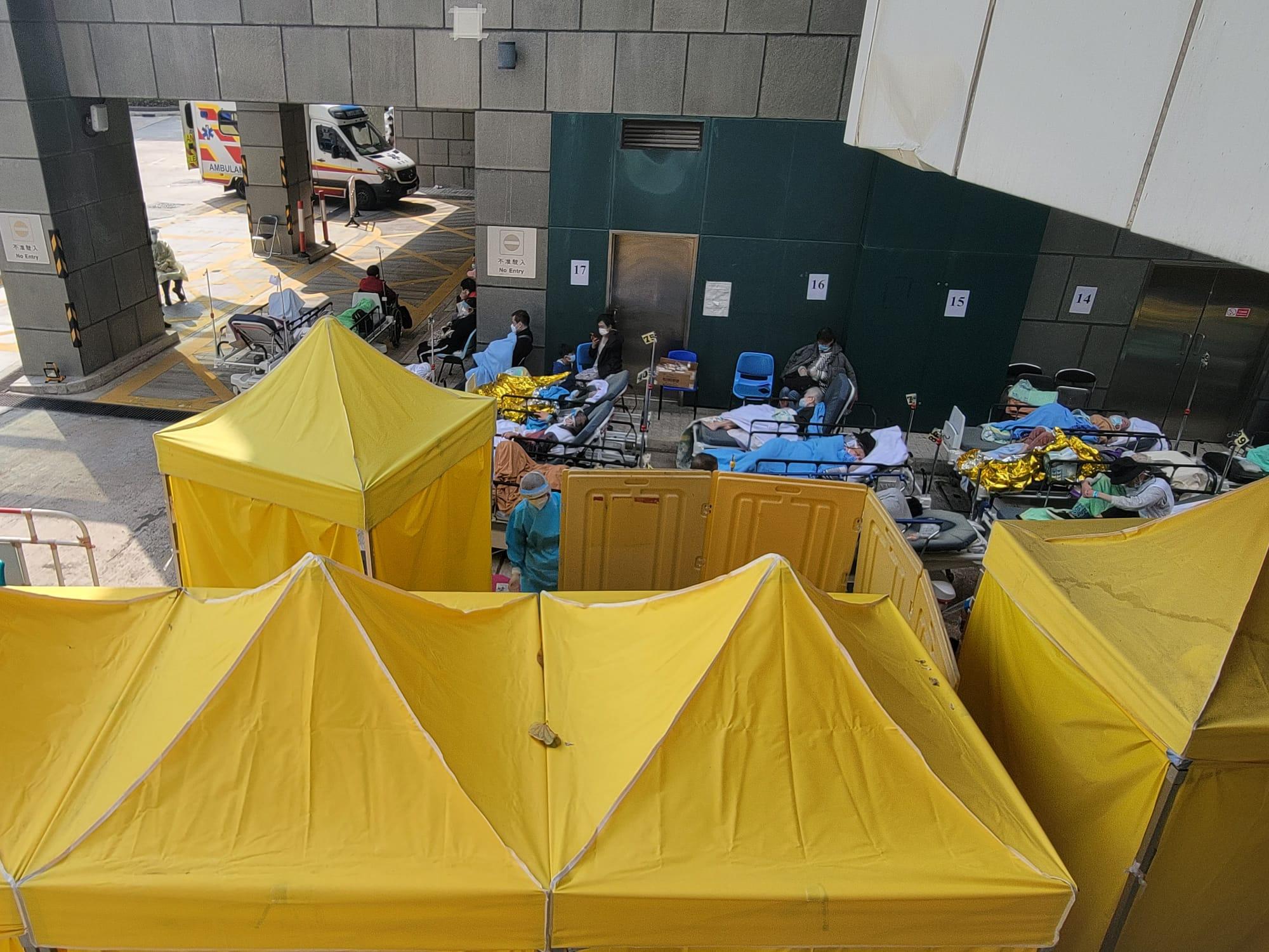 明愛醫院新冠患者分流站。(莊振邦攝)