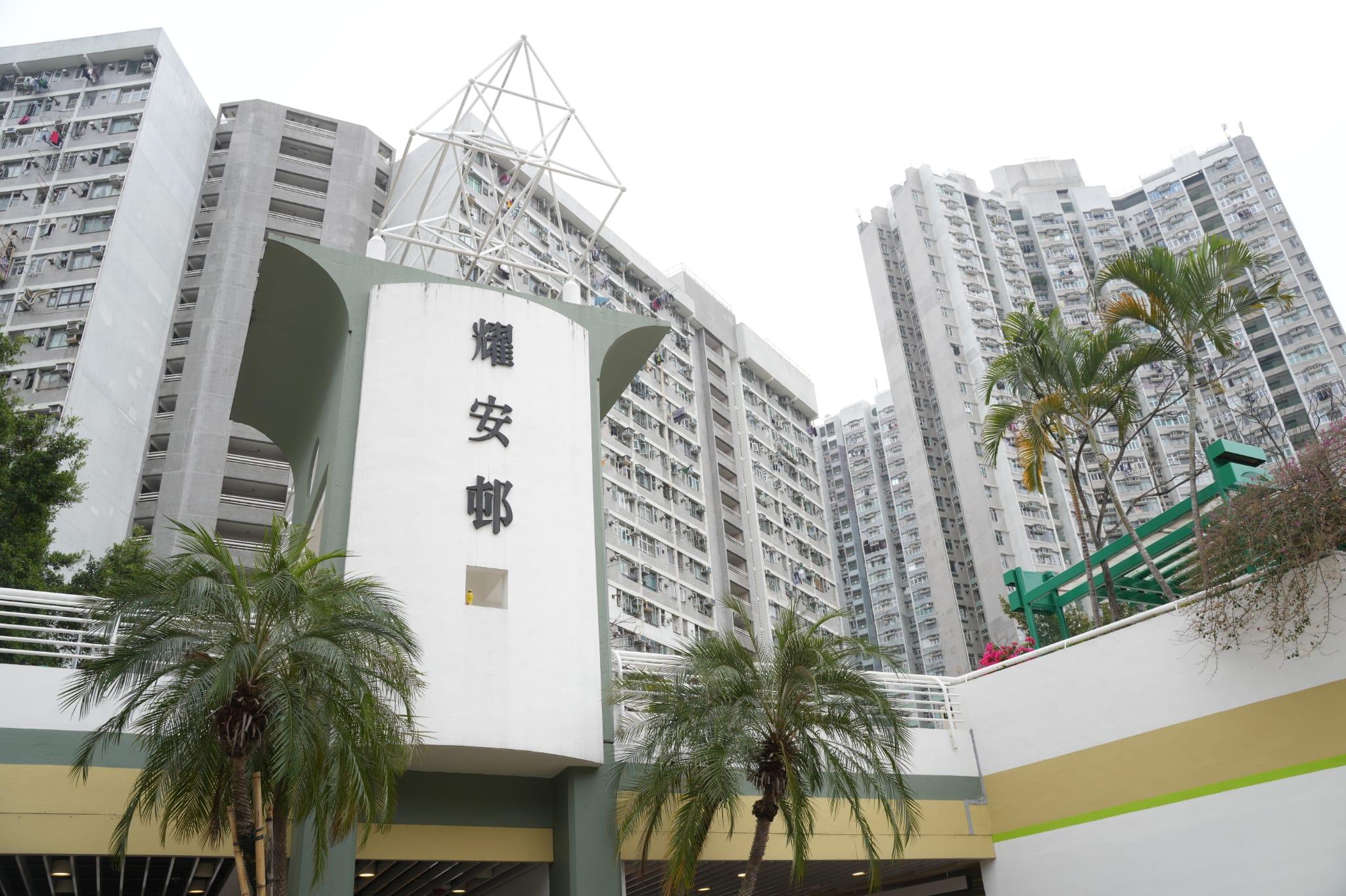 馬鞍山耀安邨耀平樓圍封檢測。(陳奕釗攝)