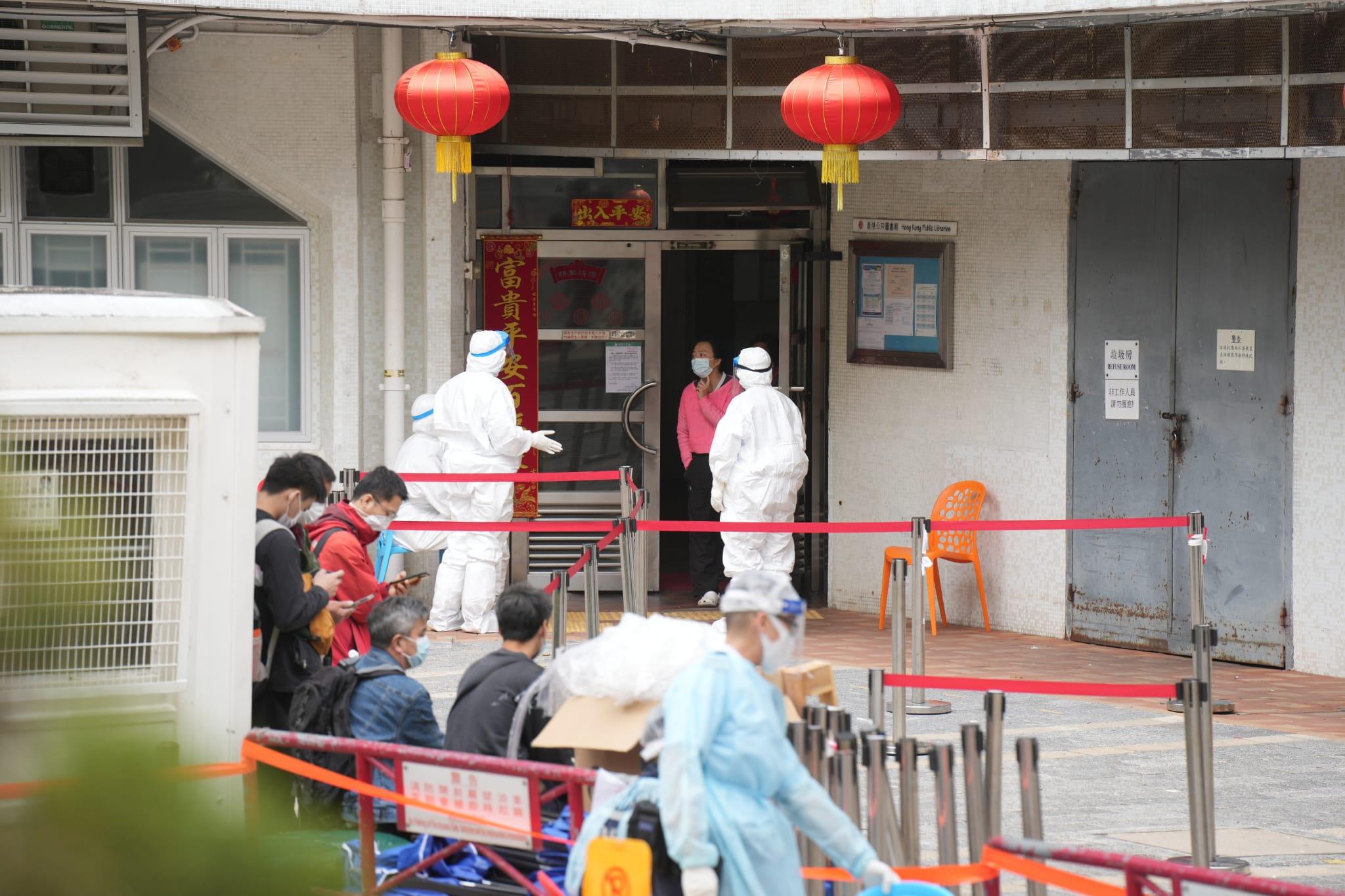 馬鞍山耀安邨耀平樓圍封檢測。(陳奕釗攝)