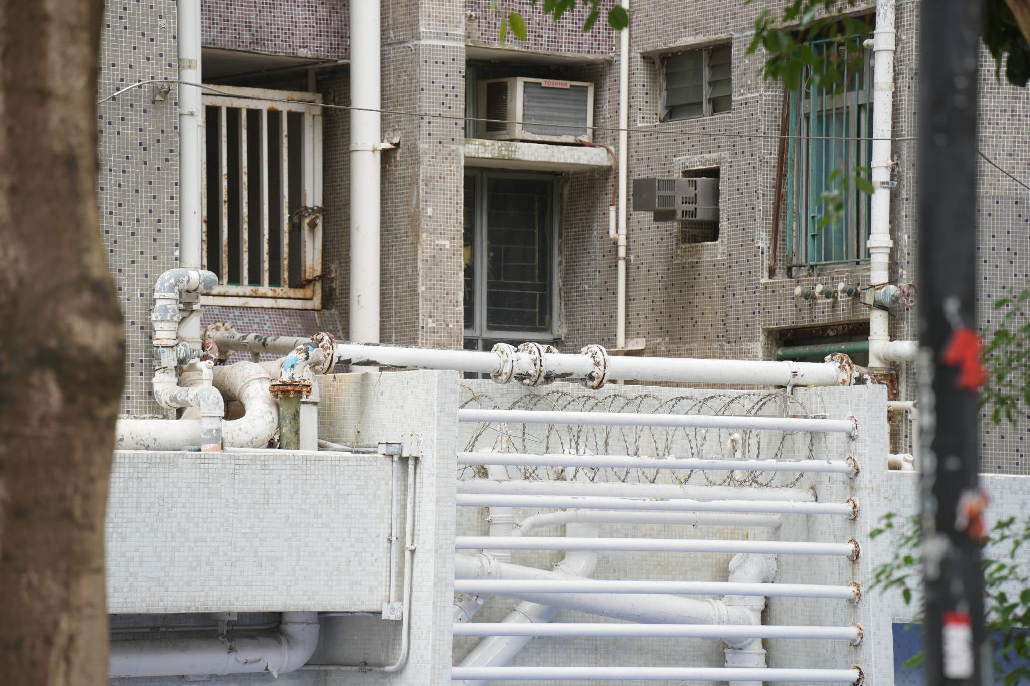 馬鞍山耀安邨耀平樓圍封檢測。(陳奕釗攝)