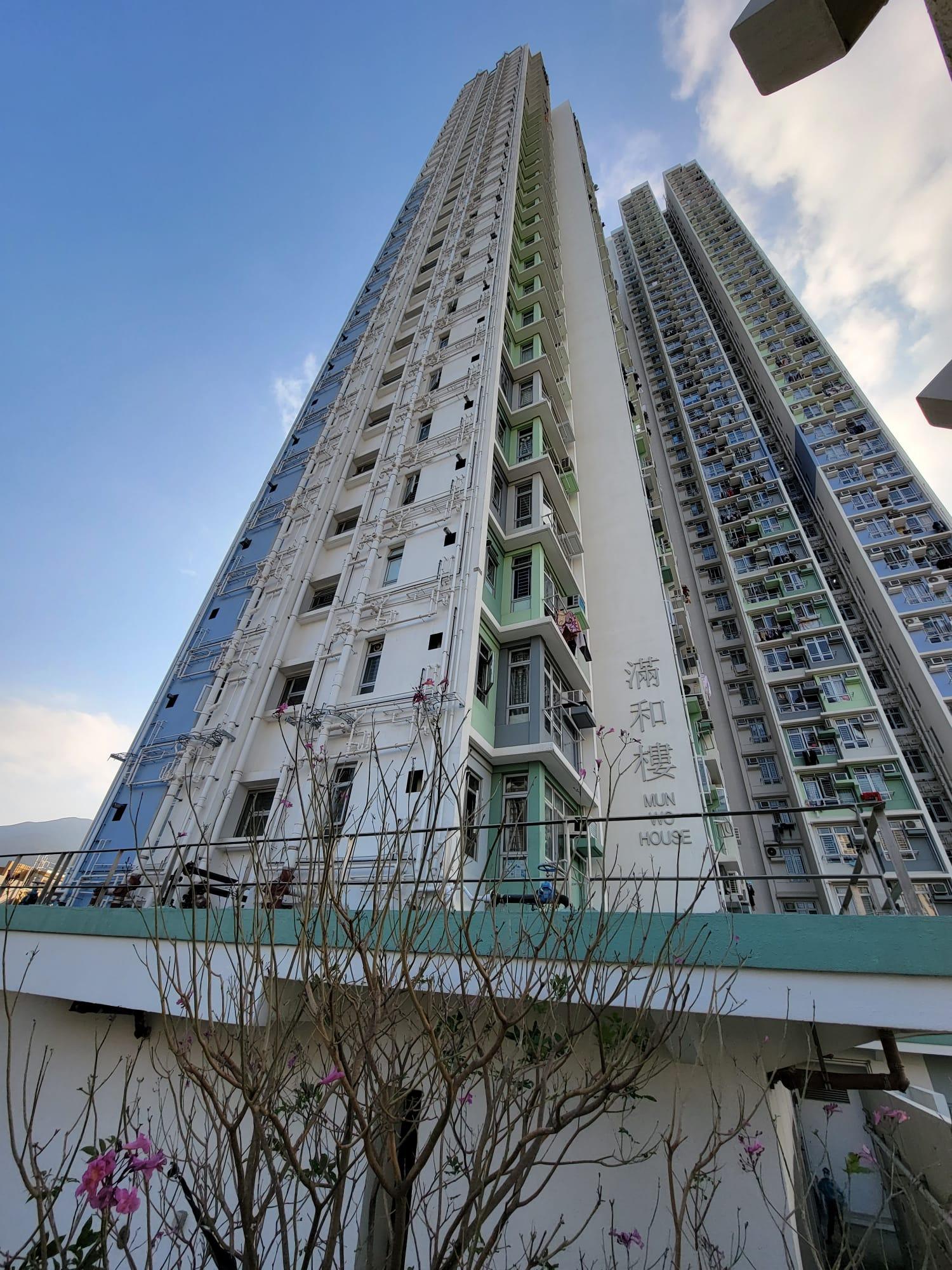 東涌滿東邨滿和樓圍封檢測。(鍾式明攝)