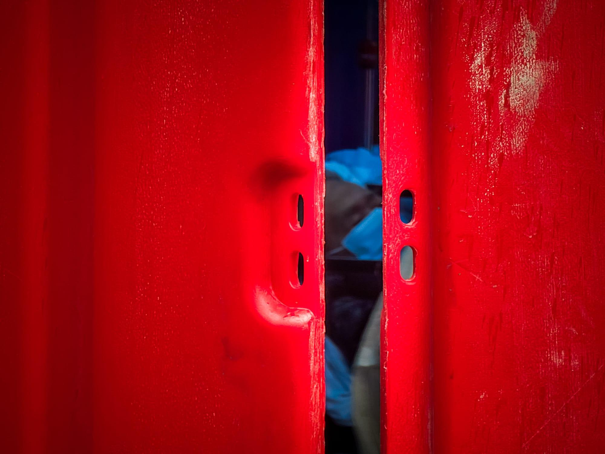 近日天氣轉冷,仍有大批病患在急症室外等候上病房。(資料圖片/莊振邦攝)