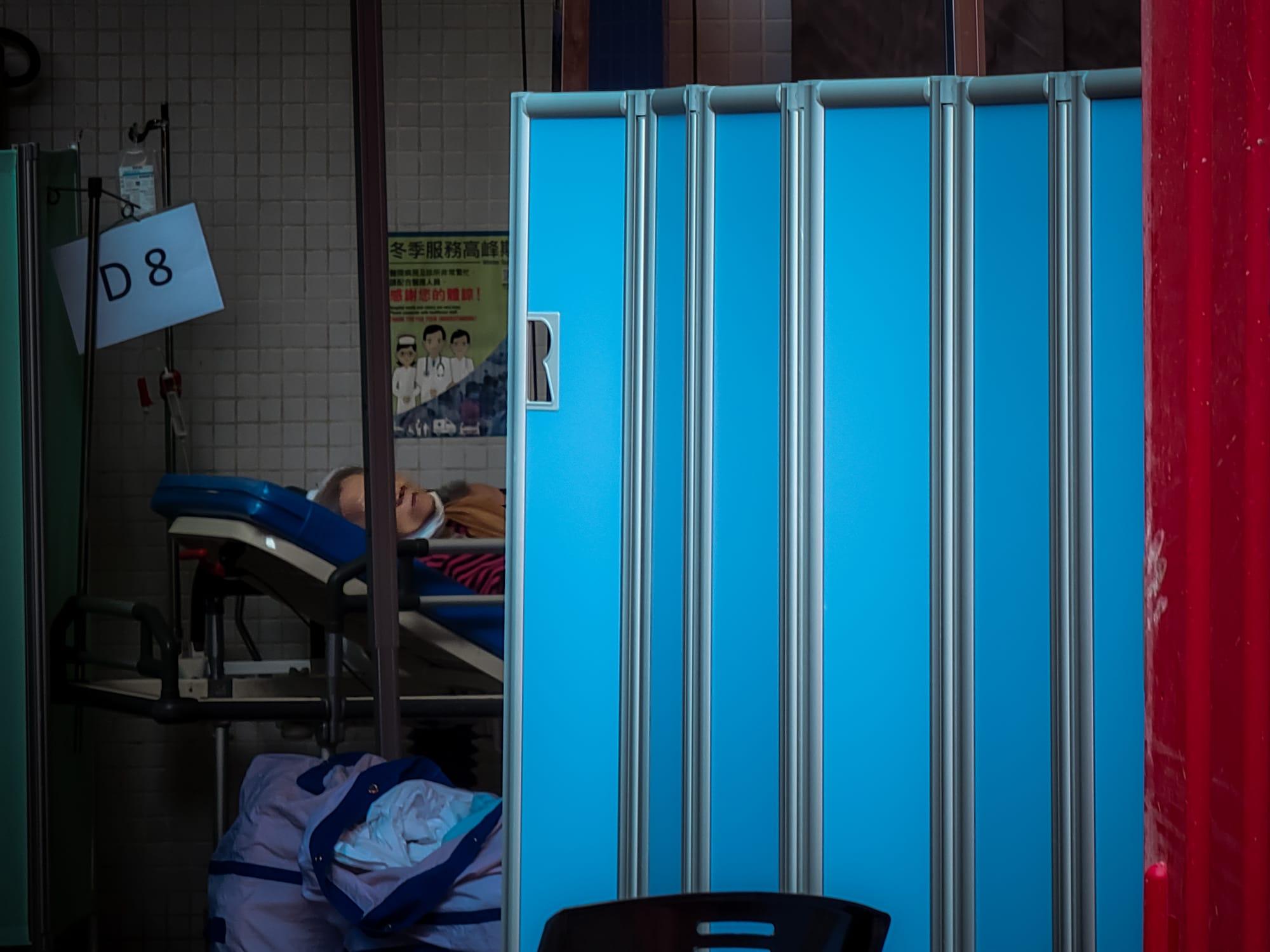 廣華醫院新冠患者分流區。(莊振邦攝)