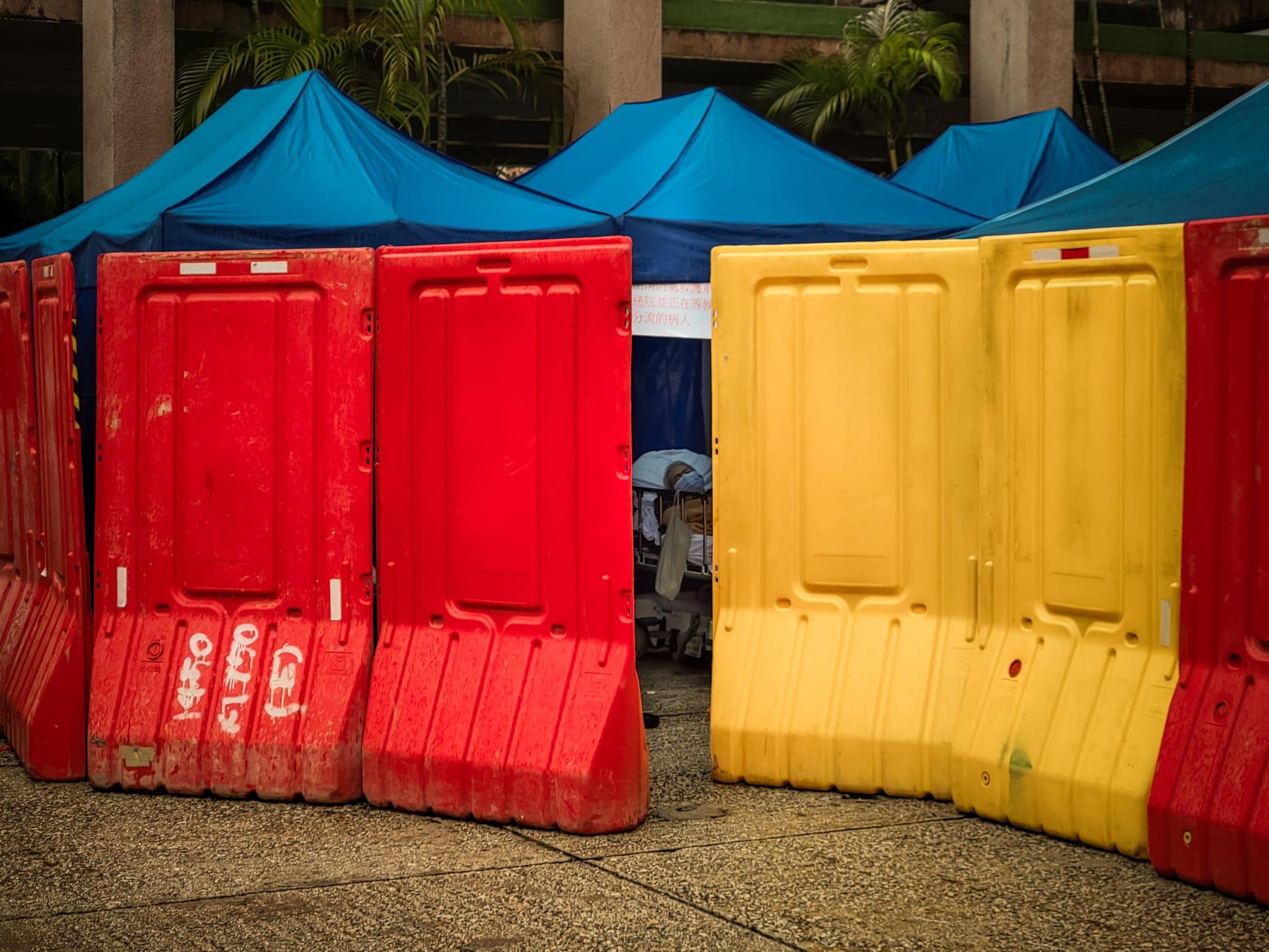 廣華醫院新冠患者分流區。(莊振邦攝)