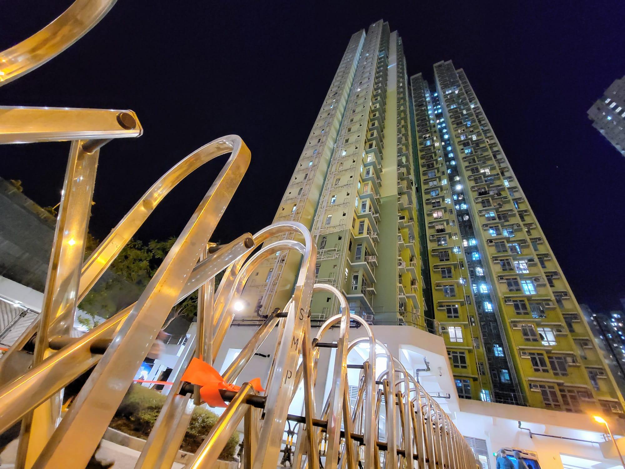 安泰邨智泰樓今日下午起圍封,居民要強制檢測。(鍾式明攝)