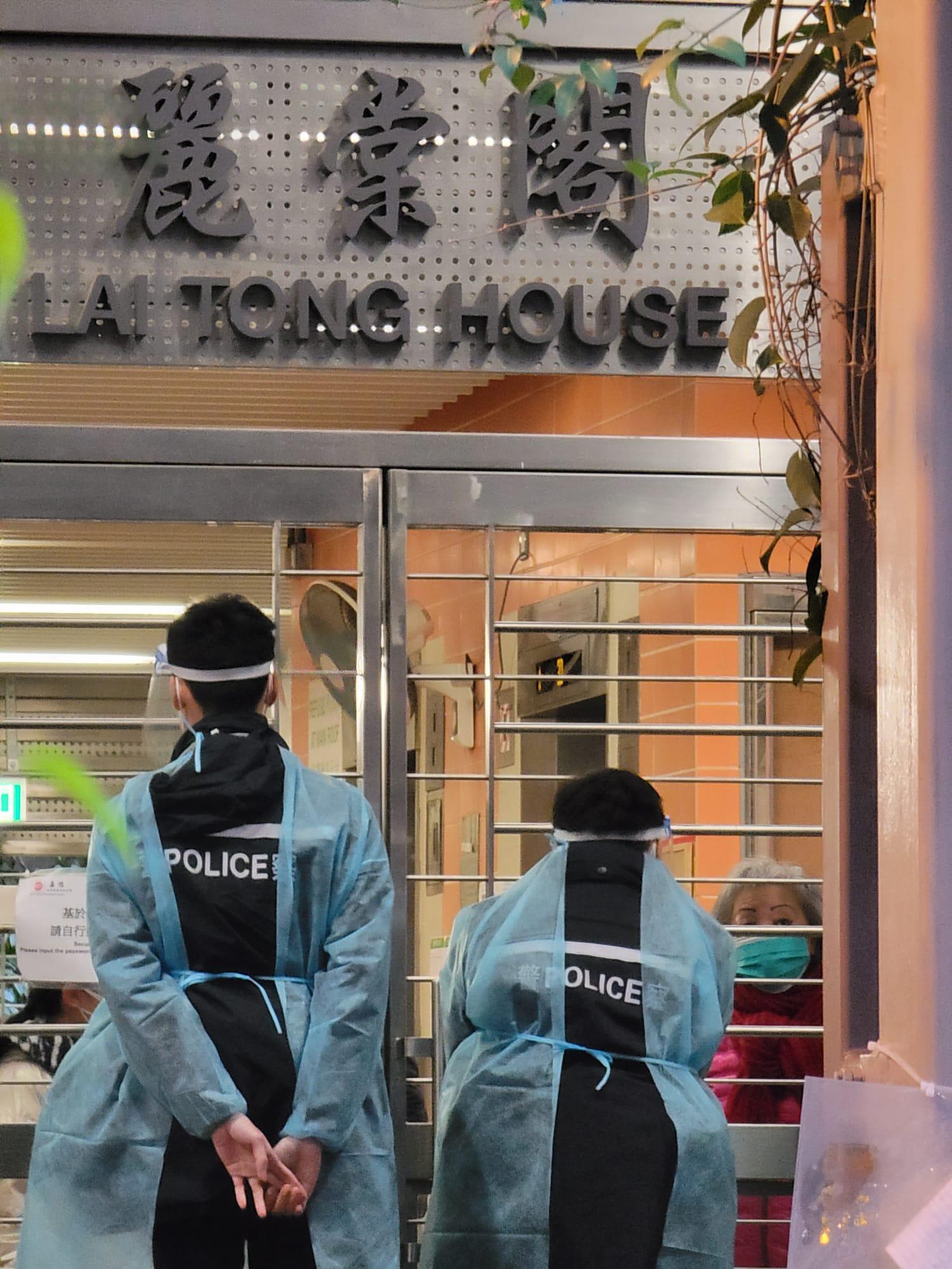長沙灣麗翠苑麗棠閣圍封檢測。(鍾式明攝)