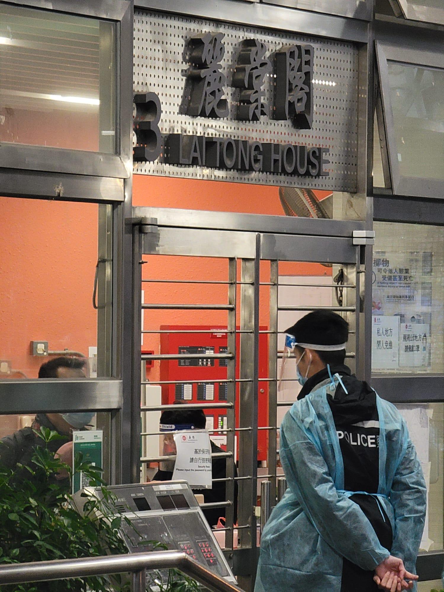 長沙灣麗翠苑麗棠閣圍封檢測。(鍾式明攝)