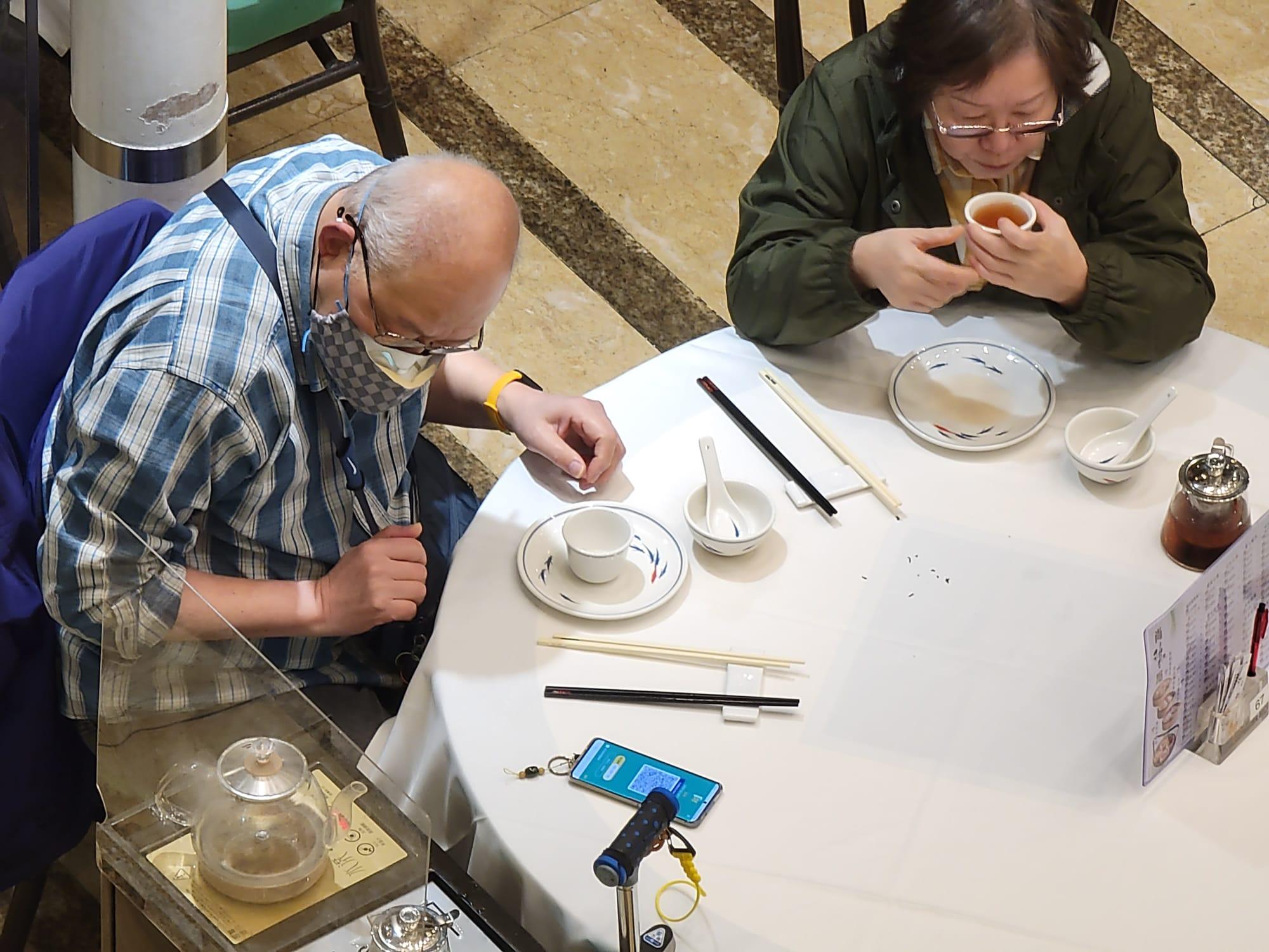 「疫苗通行證」今日生效。(莊振邦攝)