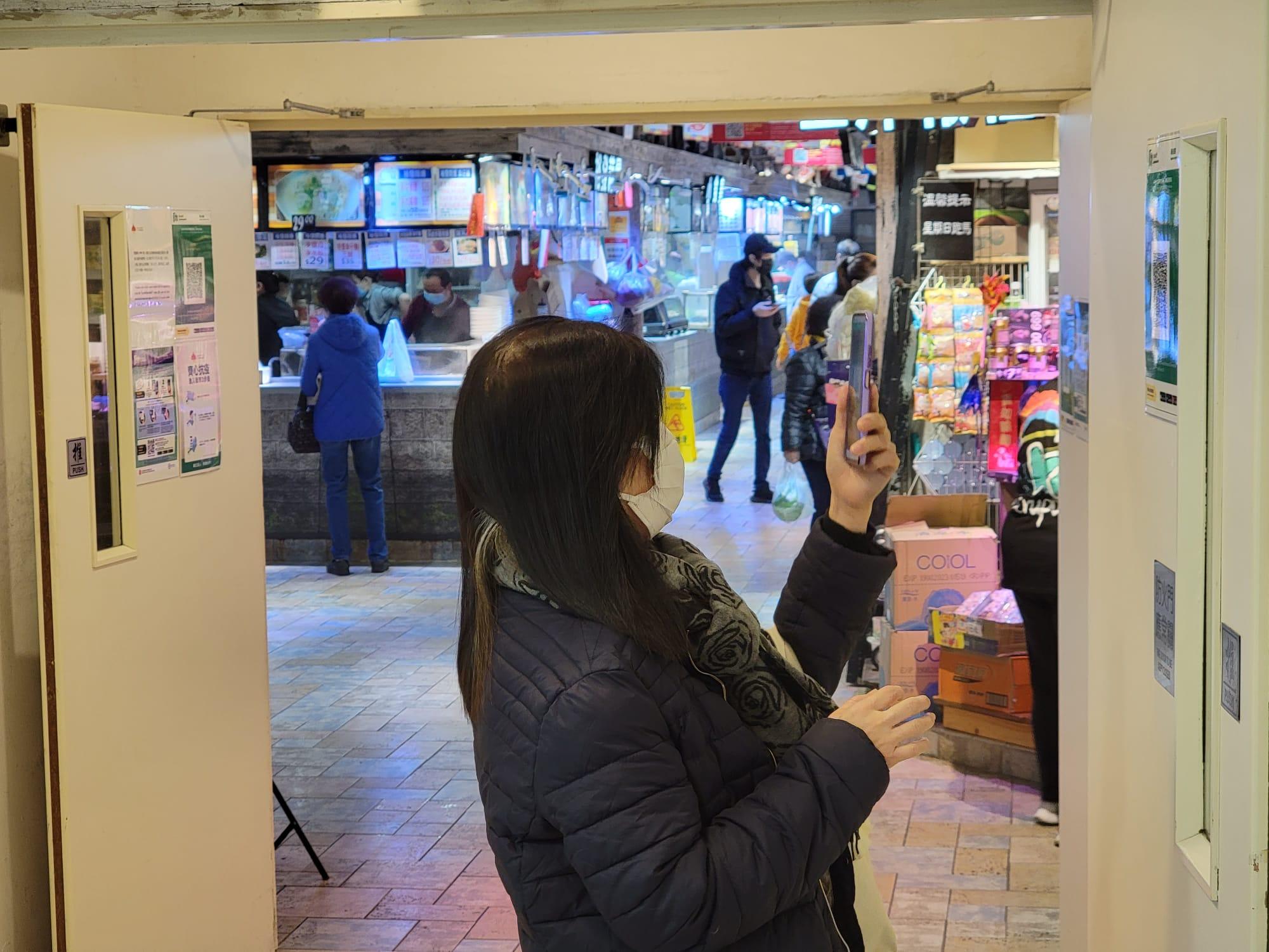 「疫苗通行證」今日生效。(莊振邦攝)