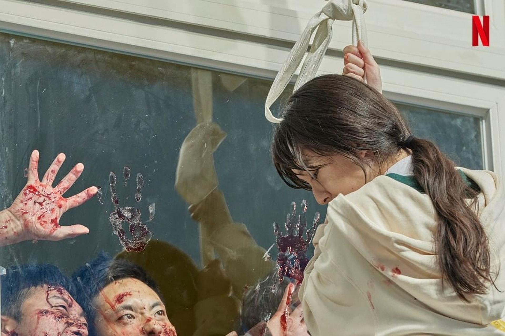 《殭屍校園》的情節及畫面非常血腥