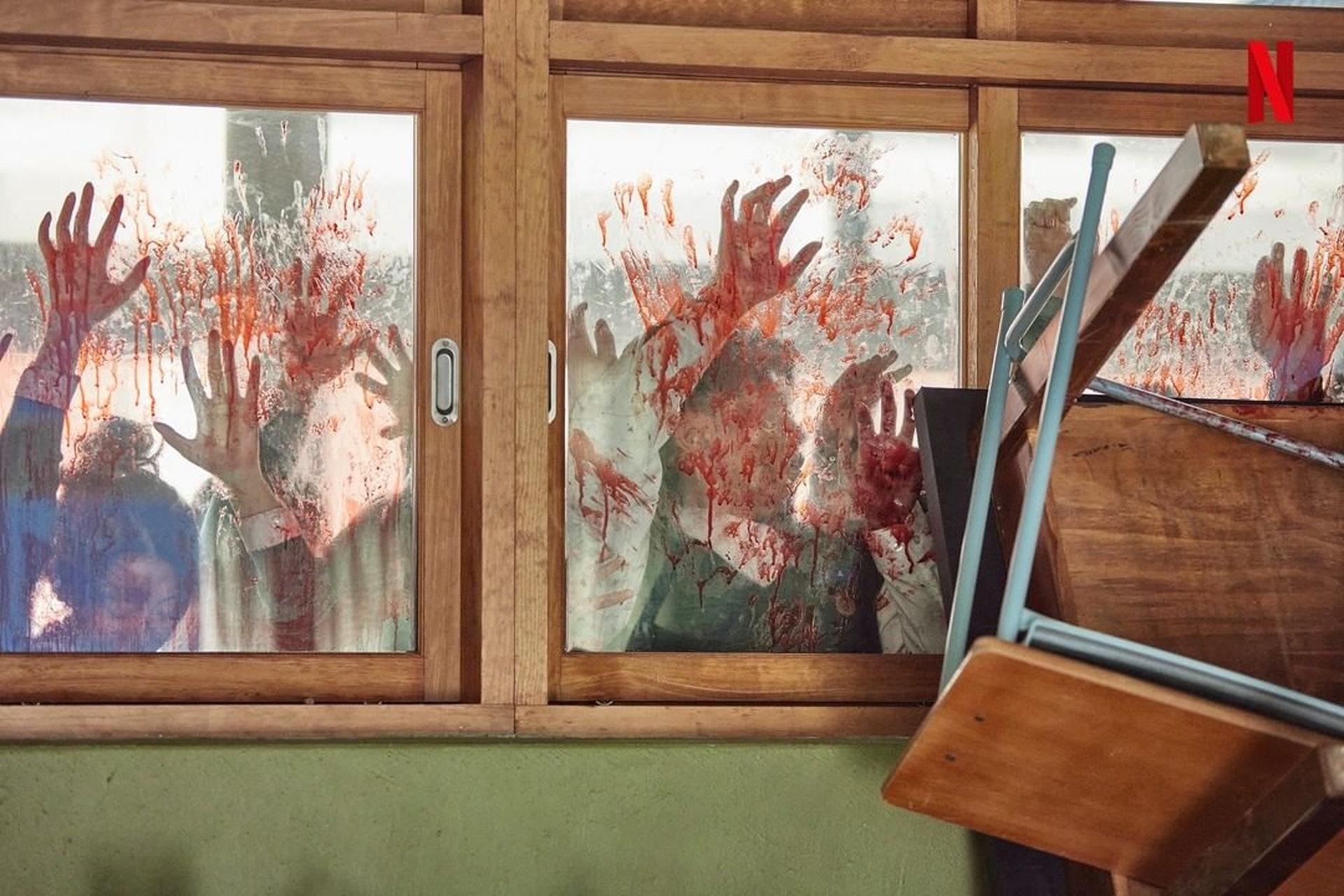 《殭屍校園》的情節及畫面非常血腥