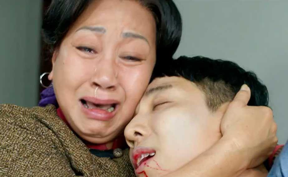 鄭世豪因為救出街坊而傷重不治。