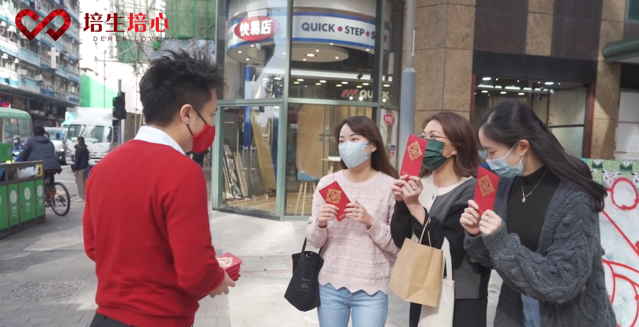 有員工見到鍾培生,即上前向他拜年。