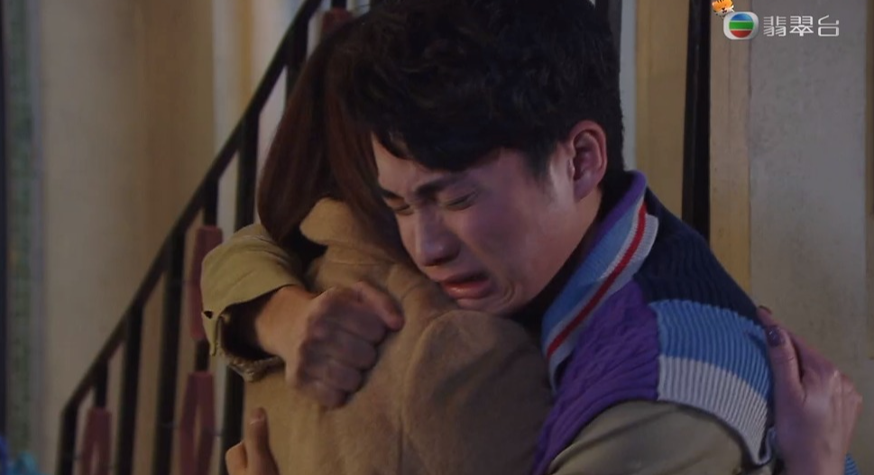 安仔到最後都不明白分手不原因,攬實媽媽嚎哭。