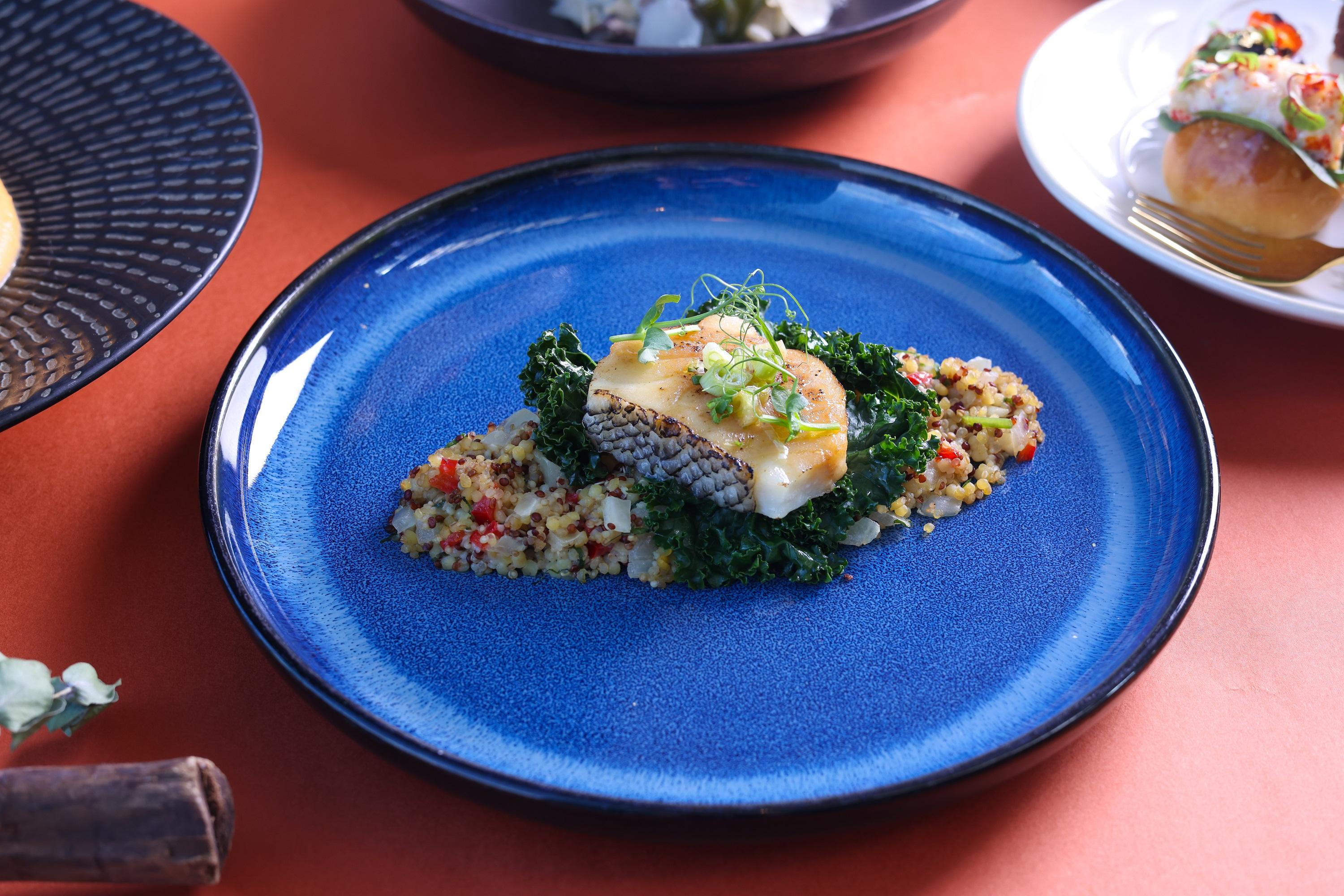 味噌大西洋智利鱸魚配蜜糖蛋黃醬