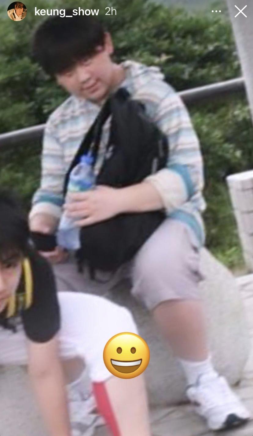 姜濤特地放大相中的自己。