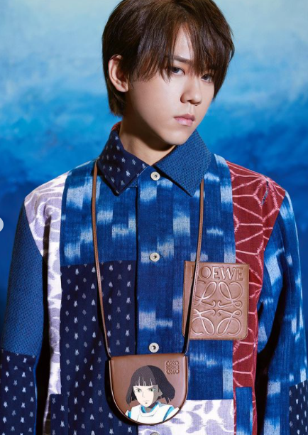 早前姜濤亦獲邀為LOEWE 與《千與千尋》聯乘的產品拍宣傳照。