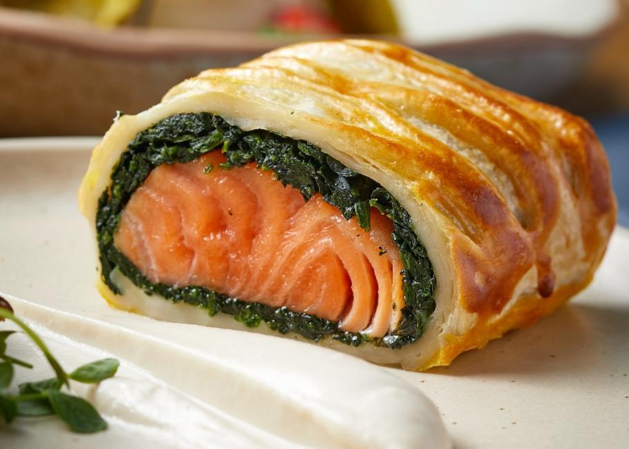 威靈頓三文魚菠菜蘑菇酥皮卷