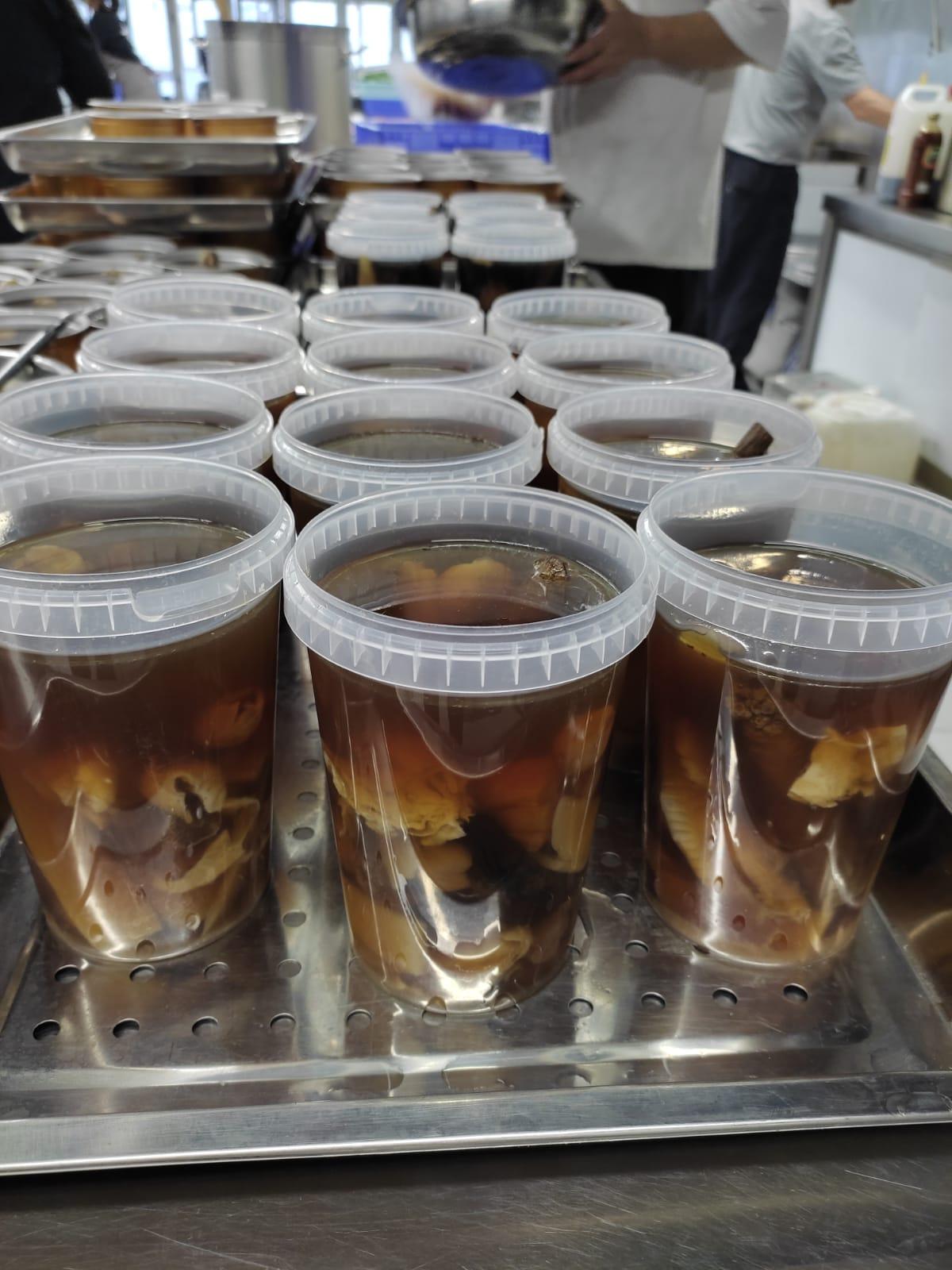 存放杯中,加熱即可飲用。