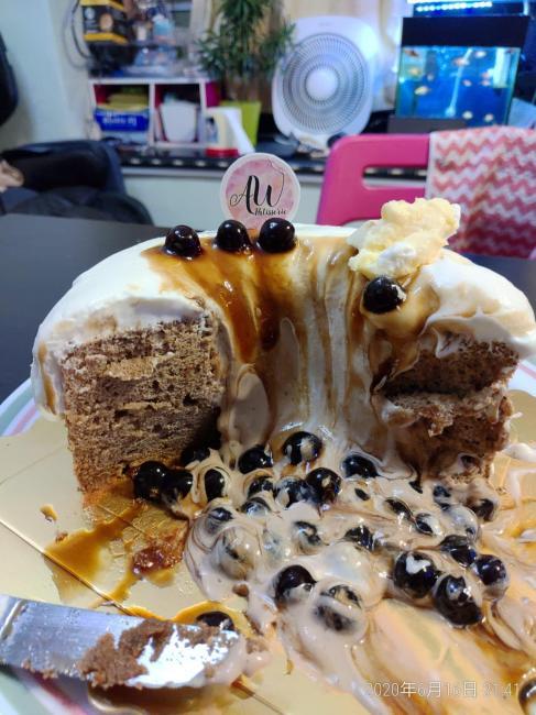 幼滑吉士流心內餡,配上芝士奶蓋和沖繩黑糖珍珠。