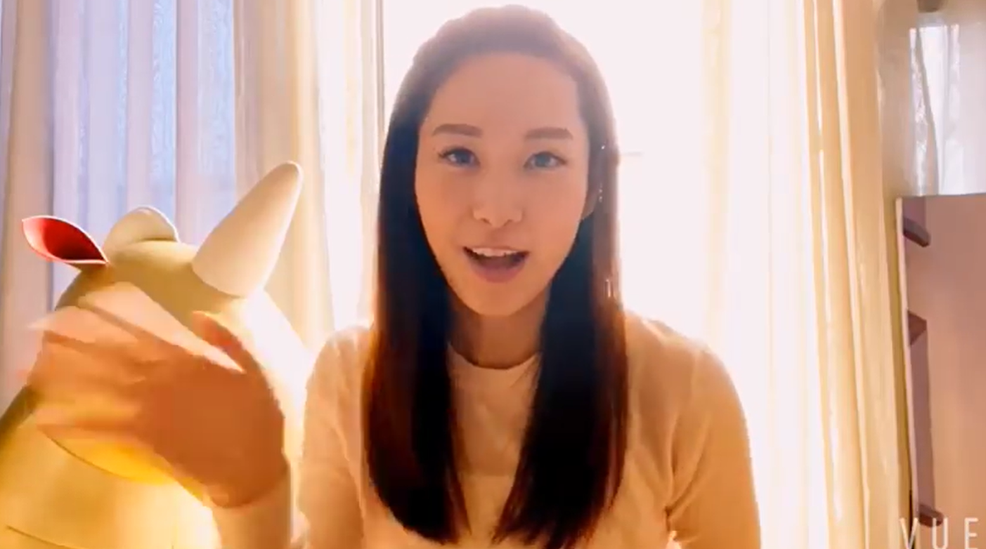 徐子珊以廣東話、英文拍片呼籲大家參與慈善晚會。