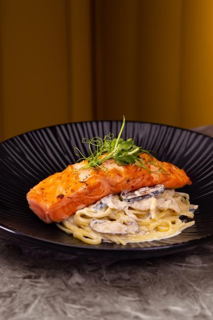 慢煮挪威三文魚忌廉扁意粉