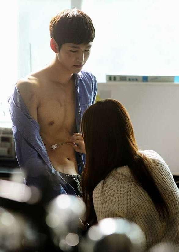 李源根特地減肥,以消瘦凸顯殺人魔的狠毒。