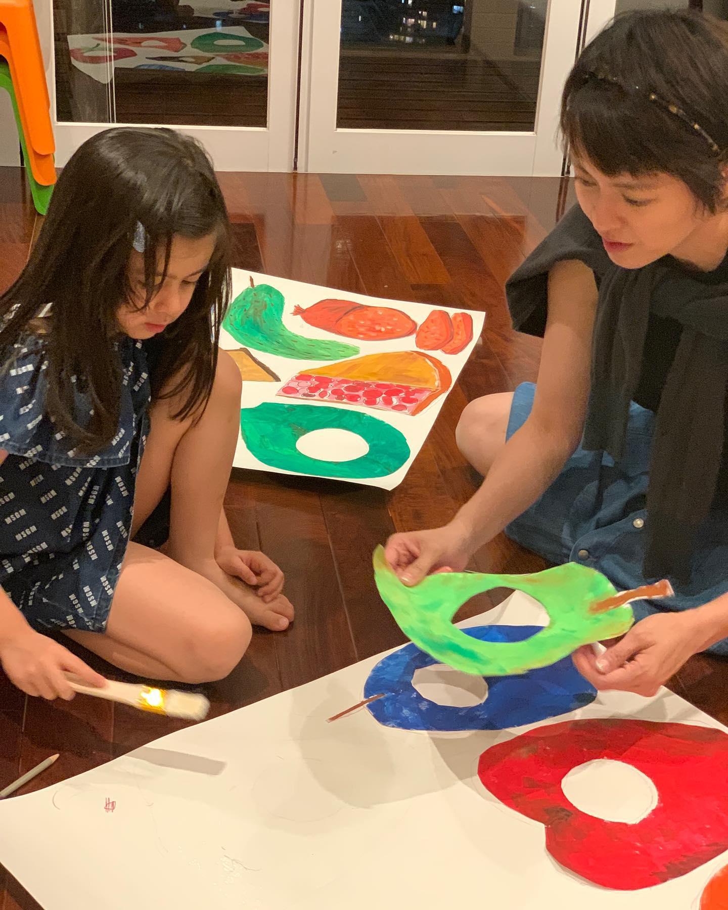 梁詠琪認為,父母的陪伴是要引導孩子做身心有益的活動。(梁詠琪IG)