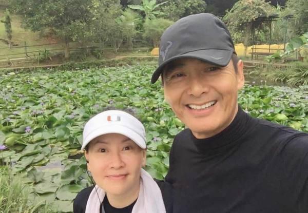 祝文君與發哥行山。(網上截圖)