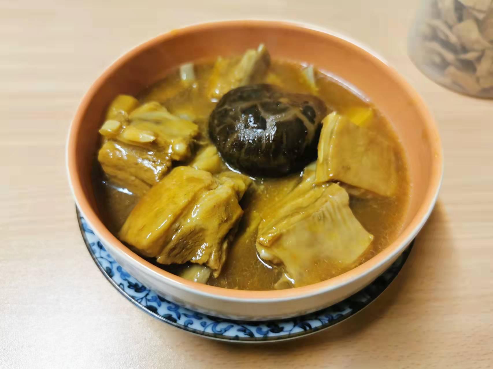 荷葉棉花冬菇蒸雞