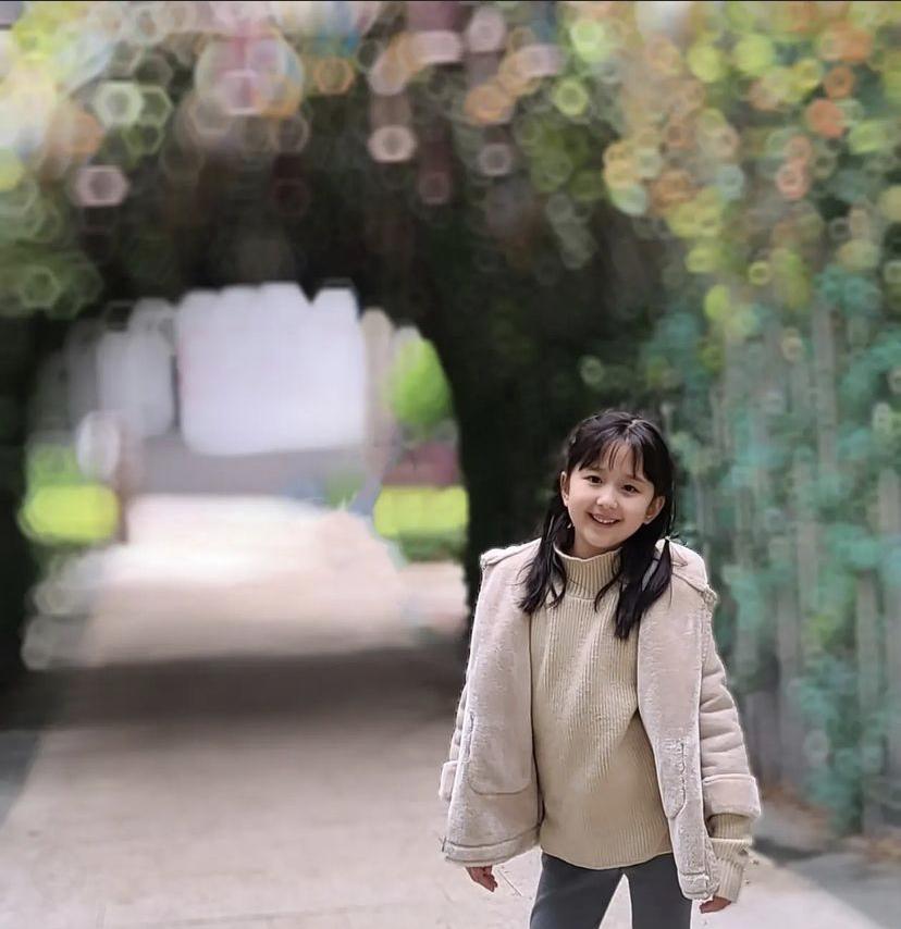 可愛的阿Bean在《季前賽》演晴晴,是姜濤和Stanley的爭寵對象。