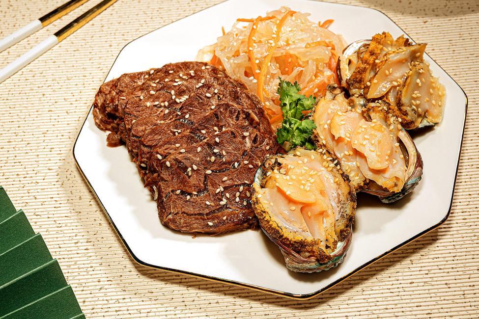 鮮鮑魚五香牛展海蜇拼盤