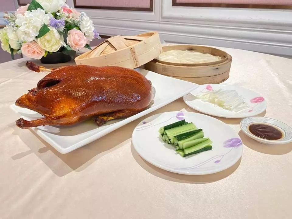 破低價$158就可享用經典片皮鴨,星期六、日及公眾假期為HK$178。