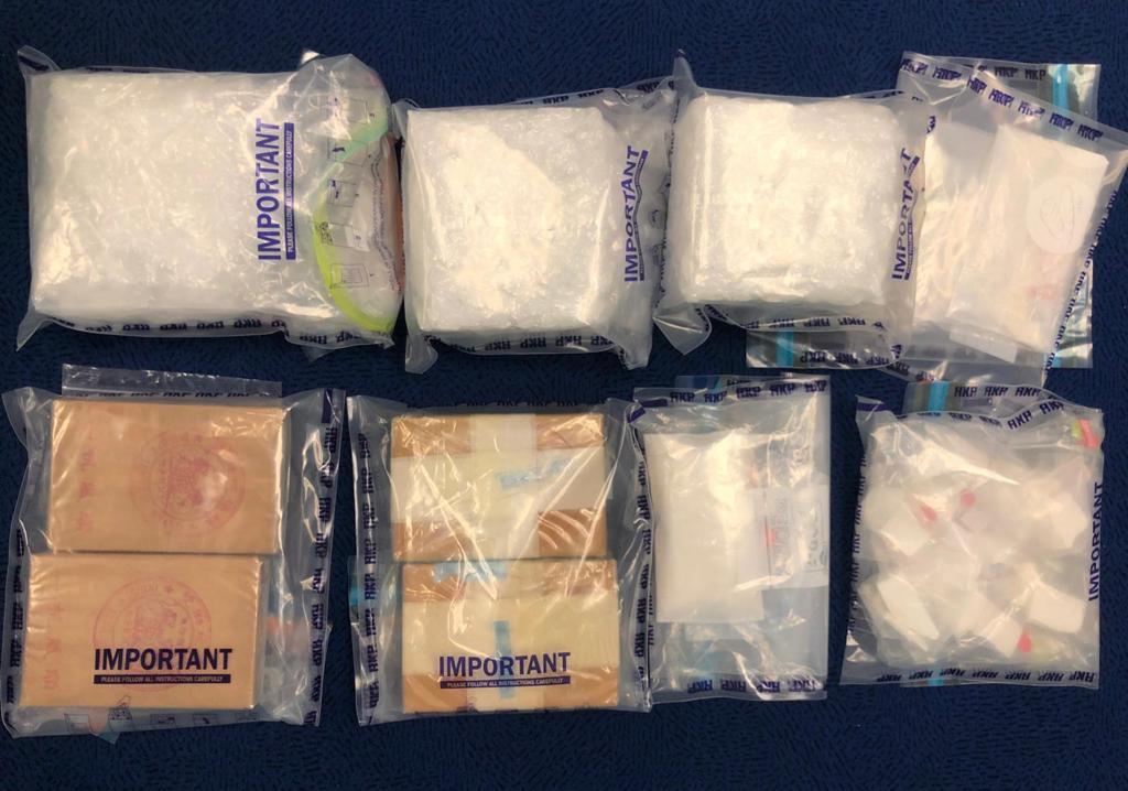 警方於行動中檢獲約4公斤冰毒、1.9公斤海洛英及一批毒品包裝工具,毒品市值超過港幣450萬。(警方圖片)