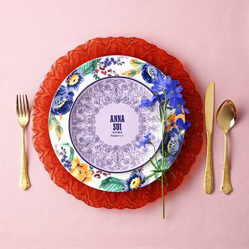 Plate 中碟各$150 Plate 大碟各$200 Glass Plate 玻璃碟 各$250