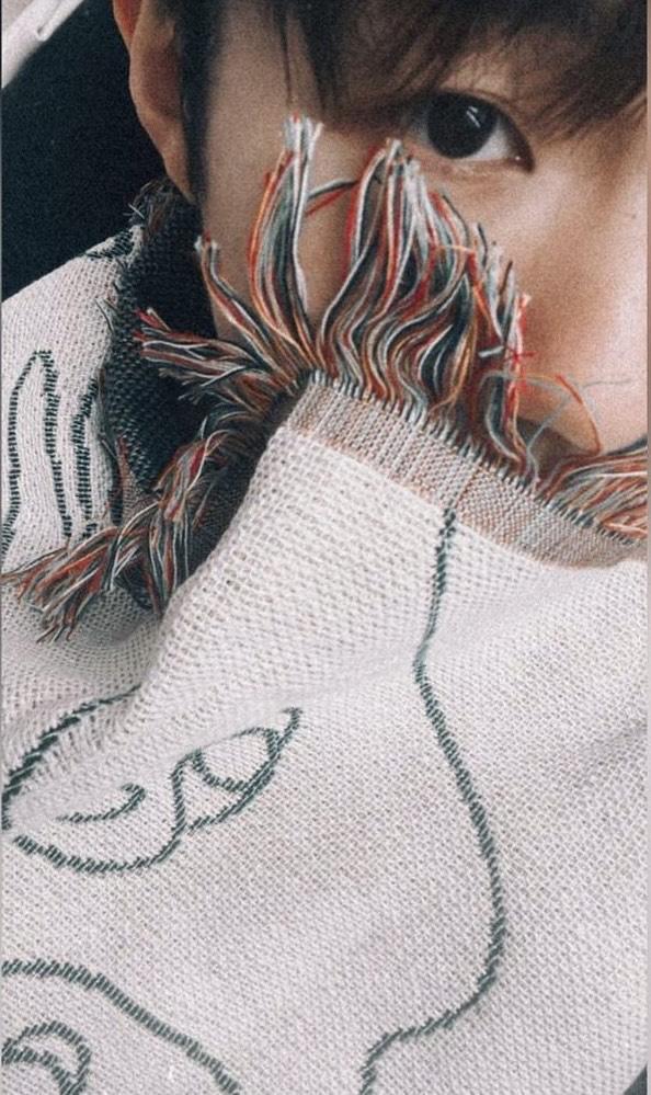 Ian 派福利分享著上自家服裝品牌的靚仔相。