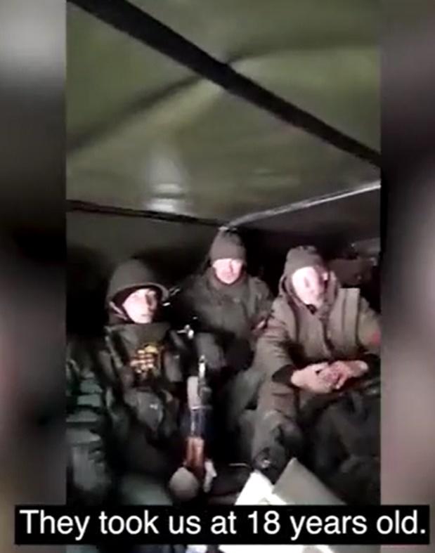 俄兵自稱是孩子,埋怨用二次大戰步槍戰鬥。(DailyMail)