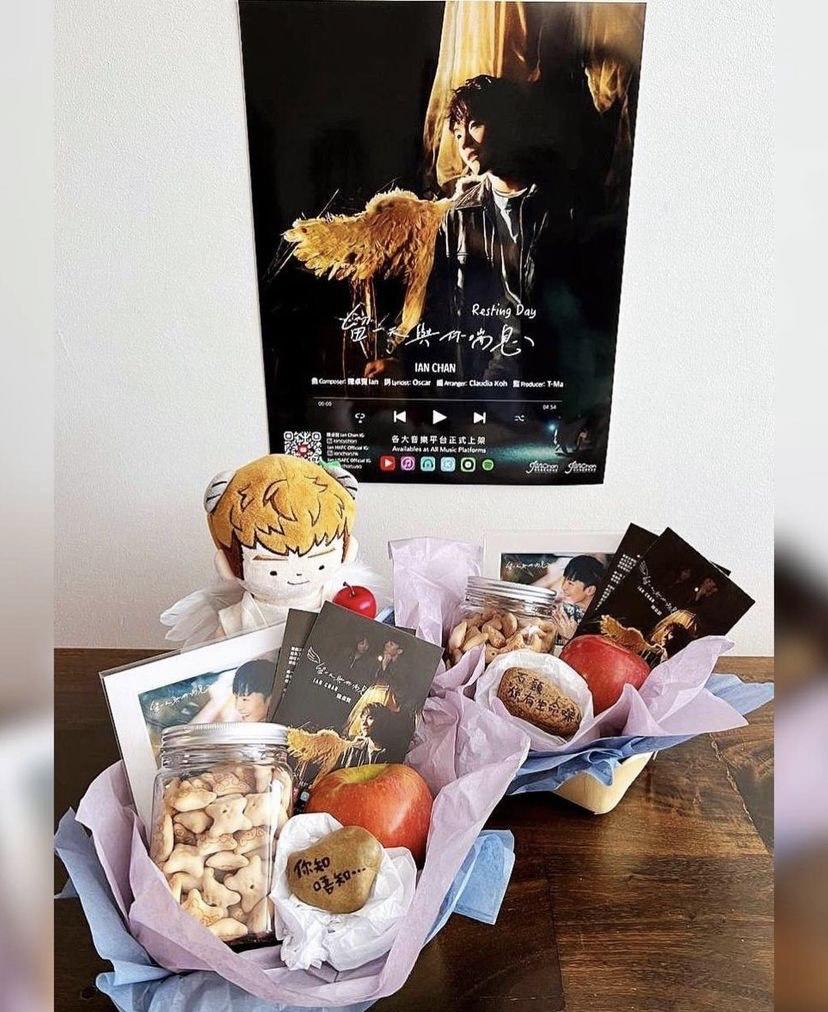 美國Hellosss以石頭做應援禮物。