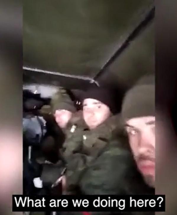 俄兵自稱是孩子,埋怨用二次大戰步槍戰鬥。(DailyMail)