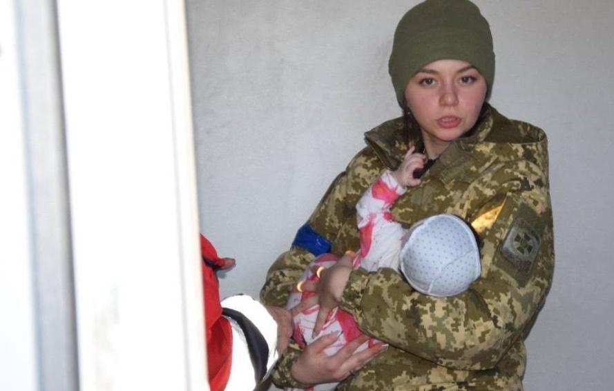 2名嬰兒暫時交由警方照顧。(烏克蘭國家邊防官網)