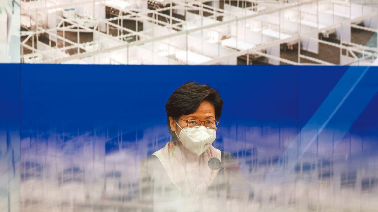 第五波抗疫路漫長 10港人1確診