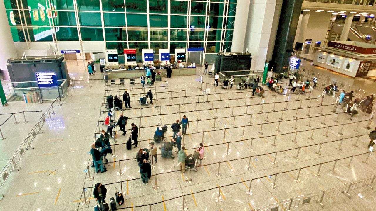 航班熔斷縮至7日 13隔離酒店轉檢疫 林鄭稱難大幅放寬