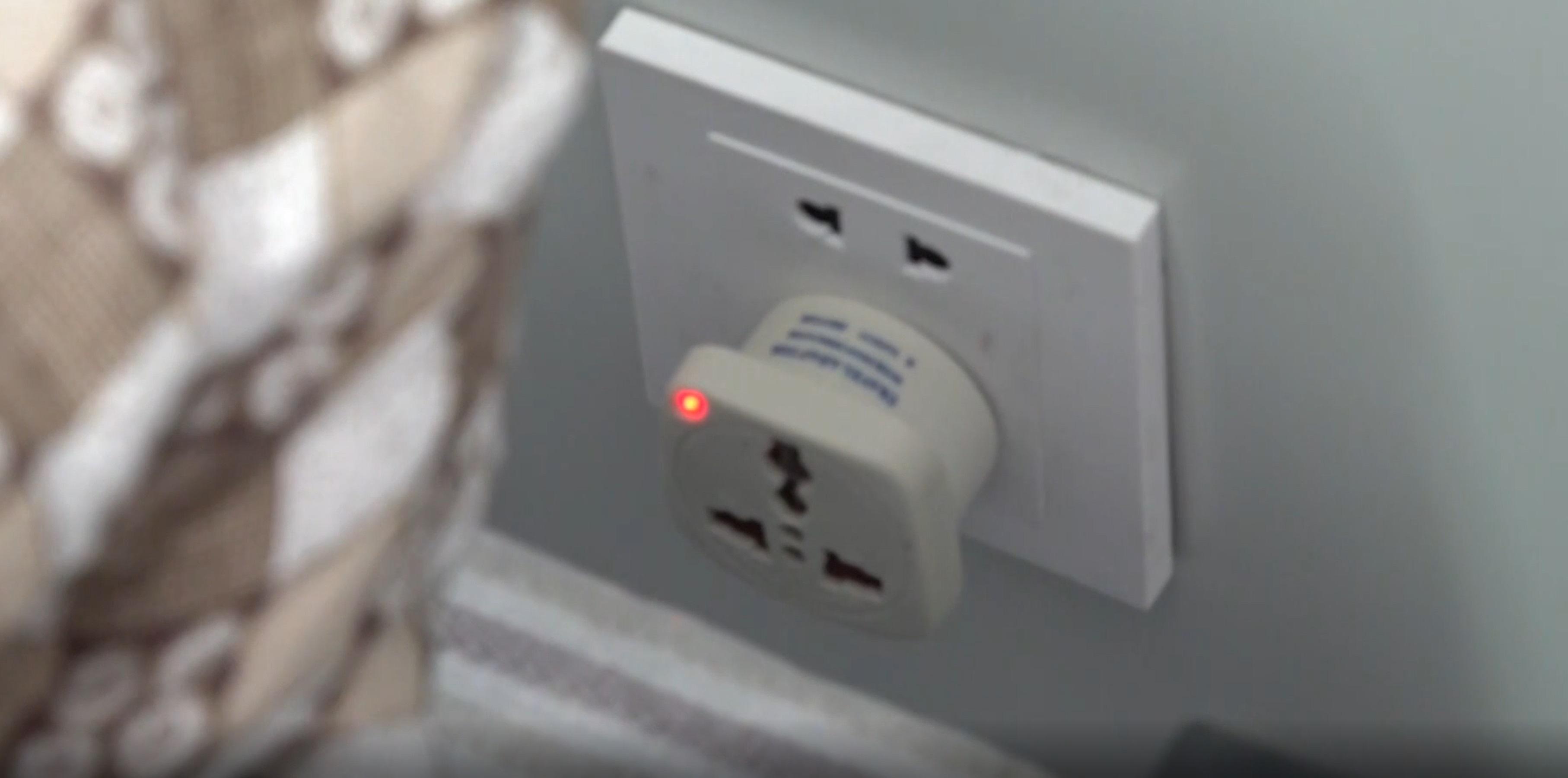 隔離單位亦提供轉換器及拖板。(政府新聞處影片截圖)