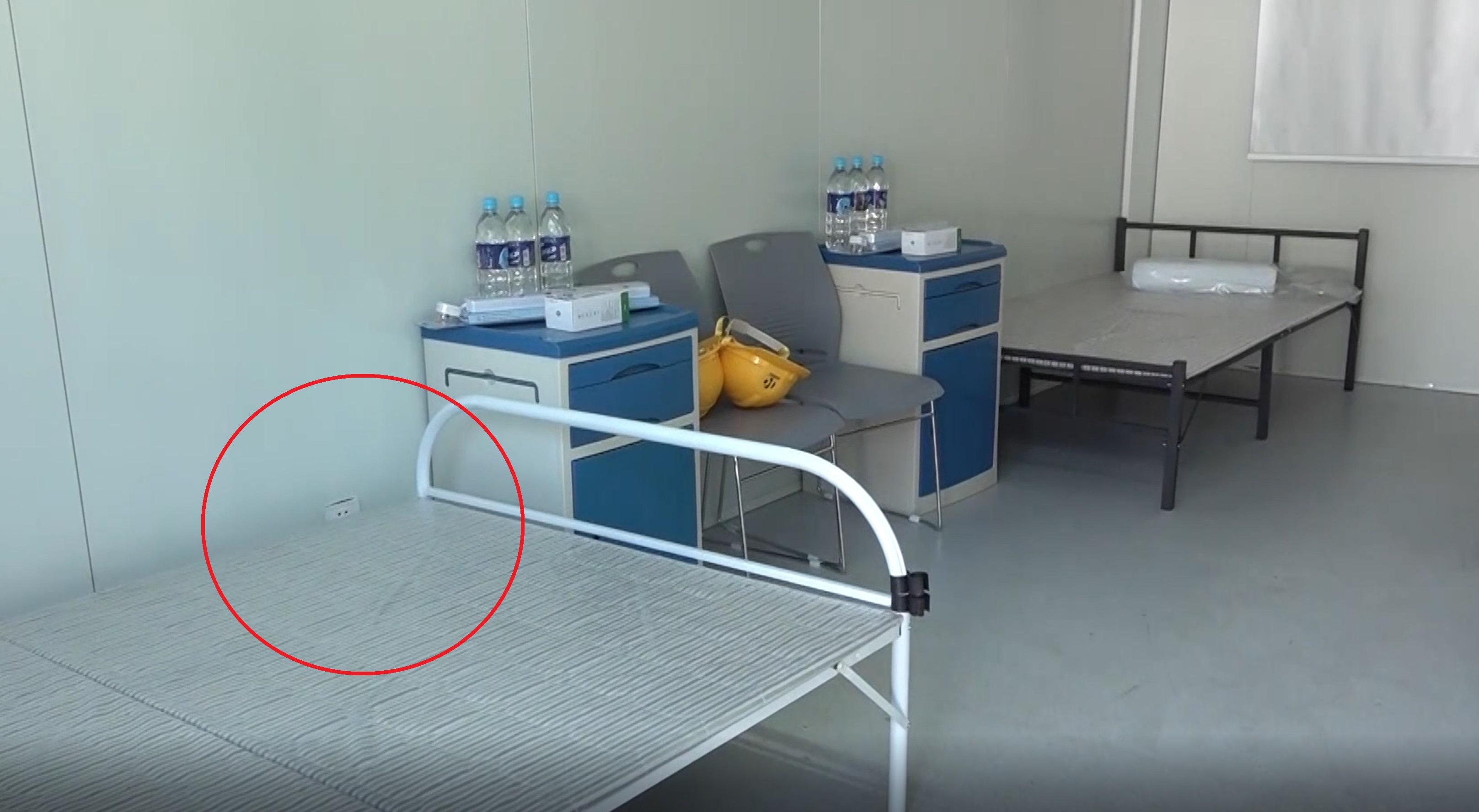 政府昨日公布李家超參觀青衣方艙醫院的影片,當中顯示單位使用內地插座。