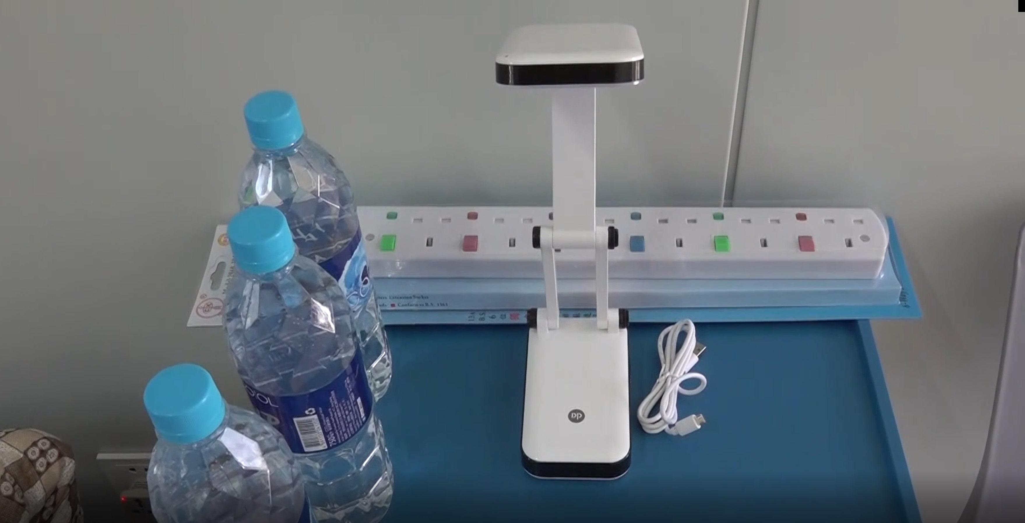 隔離單位亦提供轉換器及拖板。(政府新聞處影片截圖)