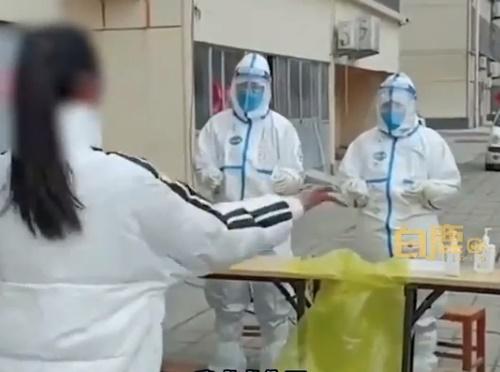 內地民眾向醫護獻舞成風。(網上片段截圖)